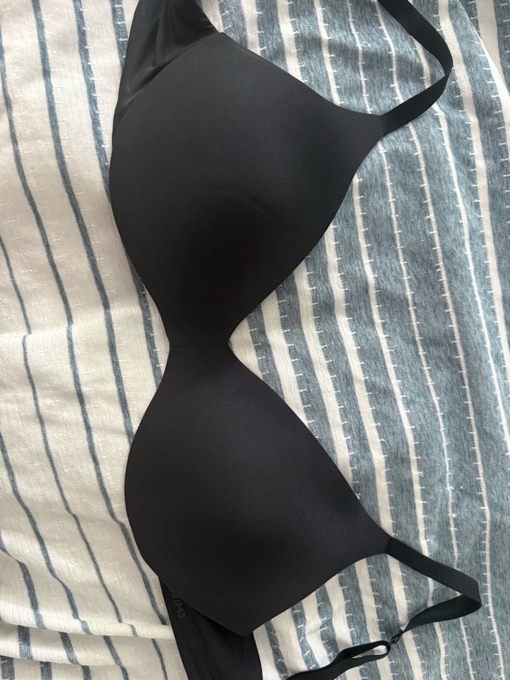 SKIMS Black Wireless Form Push Up Plunge Bra 36DD